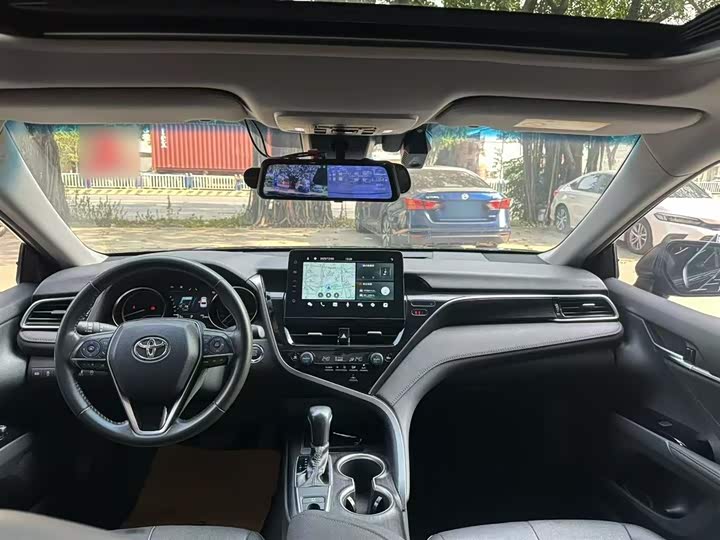 Фото 15 - Toyota Camry