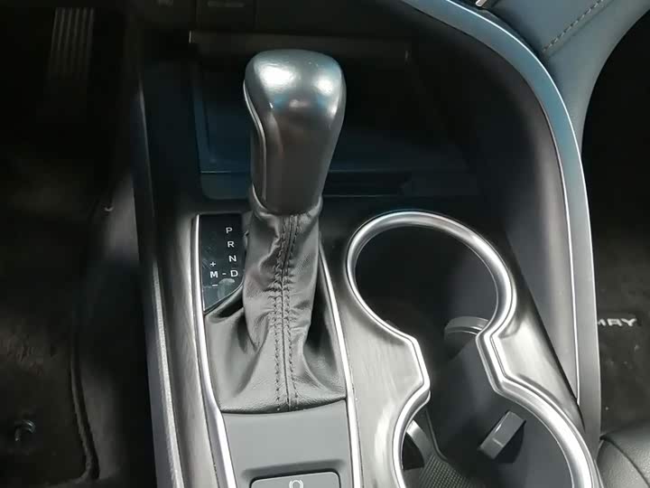 Фото 6 - Toyota Camry