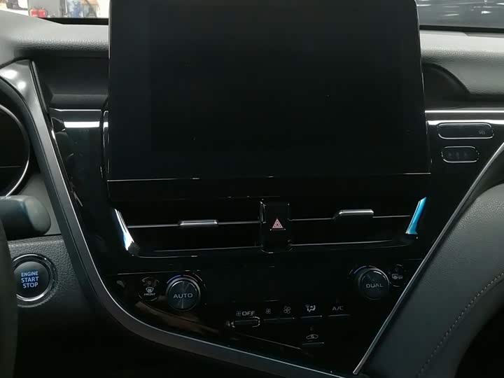 Фото 7 - Toyota Camry