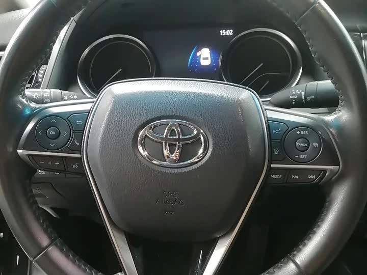 Фото 8 - Toyota Camry