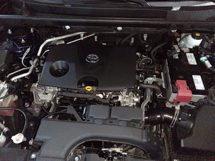 Фото 10 - Toyota RAV4