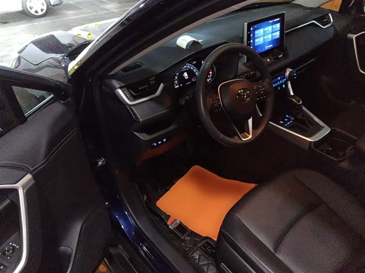 Фото 13 - Toyota RAV4