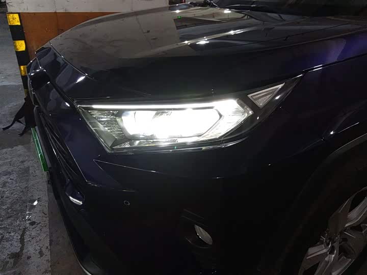 Фото 15 - Toyota RAV4