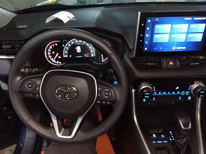 Фото 3 - Toyota RAV4