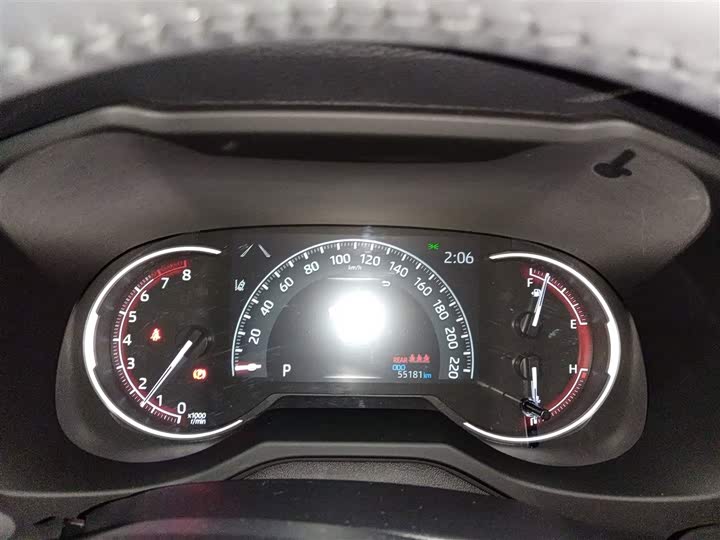 Фото 4 - Toyota RAV4