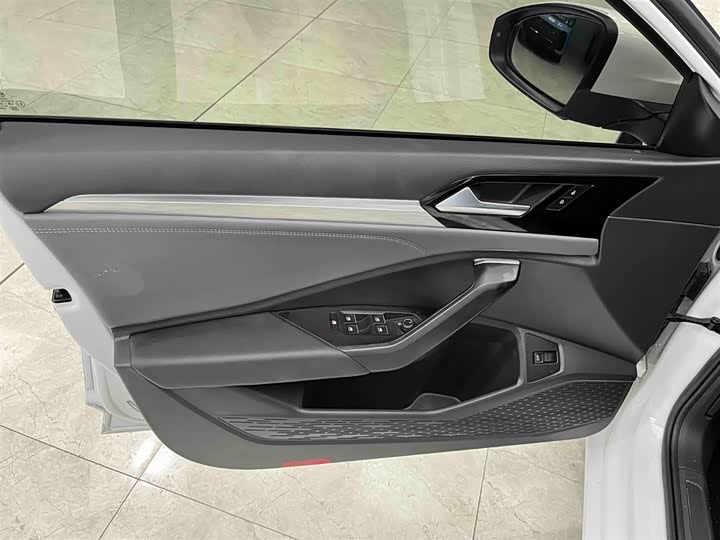 Фото 10 - Volkswagen Sagitar L