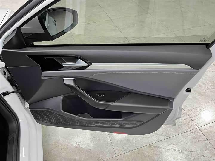 Фото 12 - Volkswagen Sagitar L