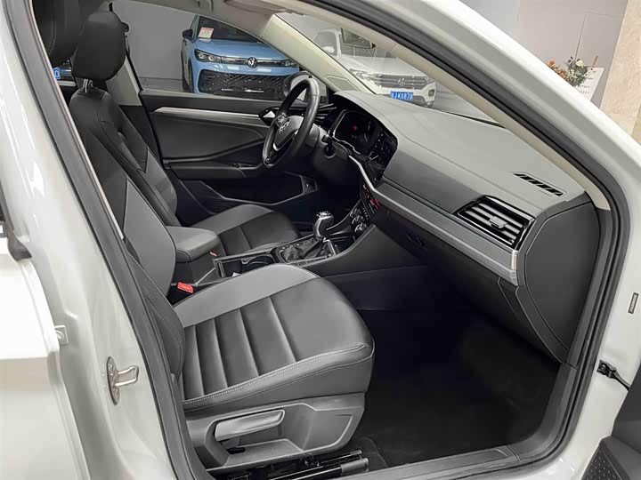 Фото 13 - Volkswagen Sagitar L