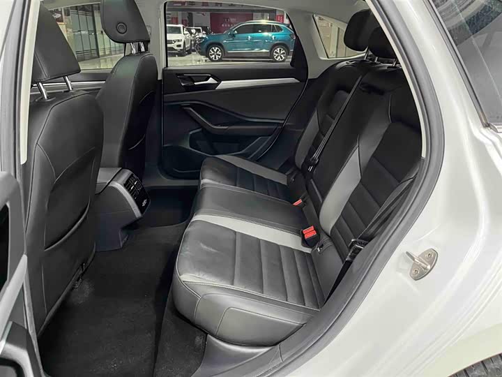 Фото 14 - Volkswagen Sagitar L