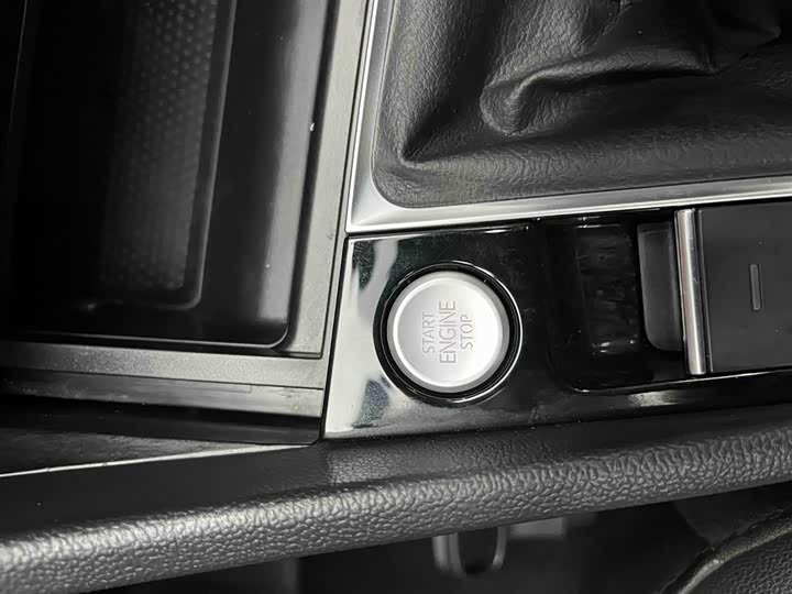 Фото 4 - Volkswagen Sagitar L