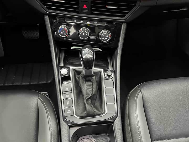 Фото 5 - Volkswagen Sagitar L