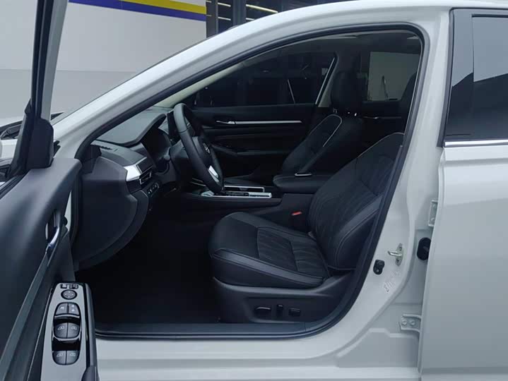 Фото 9 - Nissan Teana