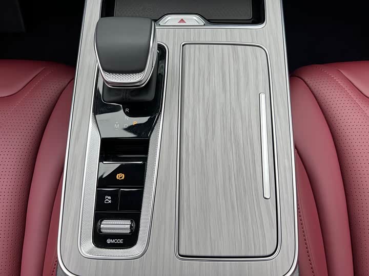 Фото 19 - Hongqi HS5