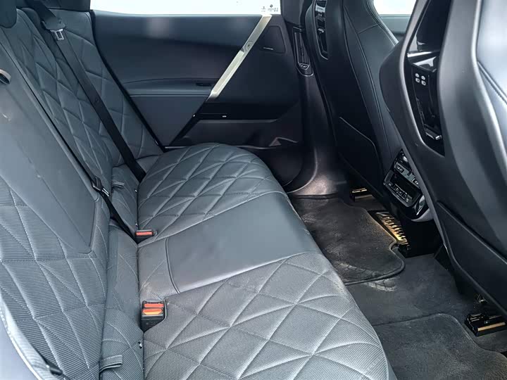 Фото 10 - BMW iX