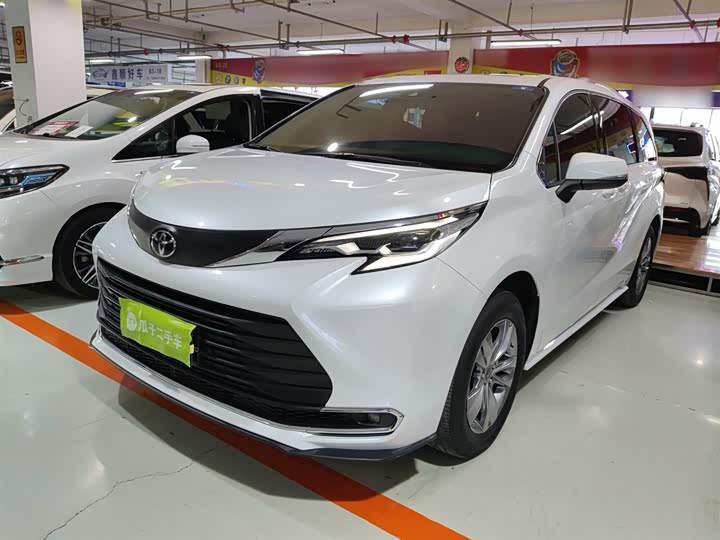 Фото 1 - Toyota Sienna