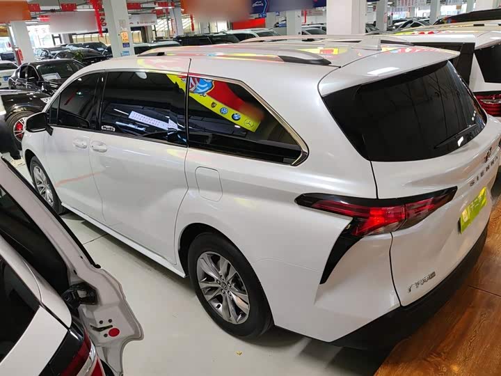 Фото 5 - Toyota Sienna