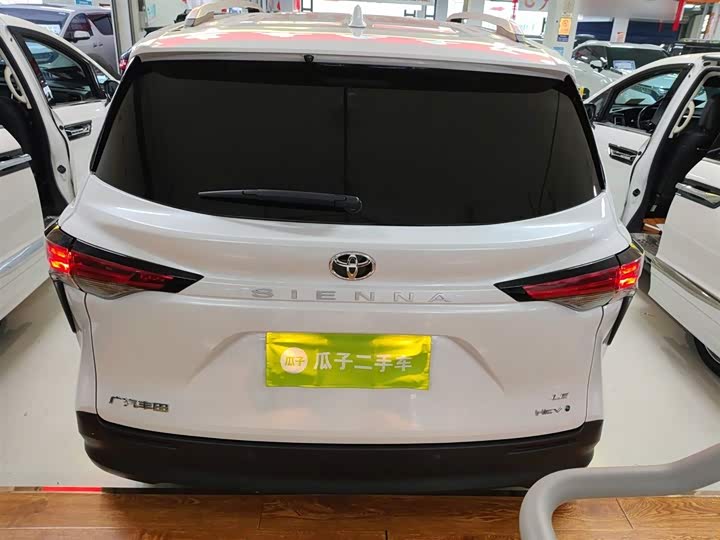 Фото 6 - Toyota Sienna