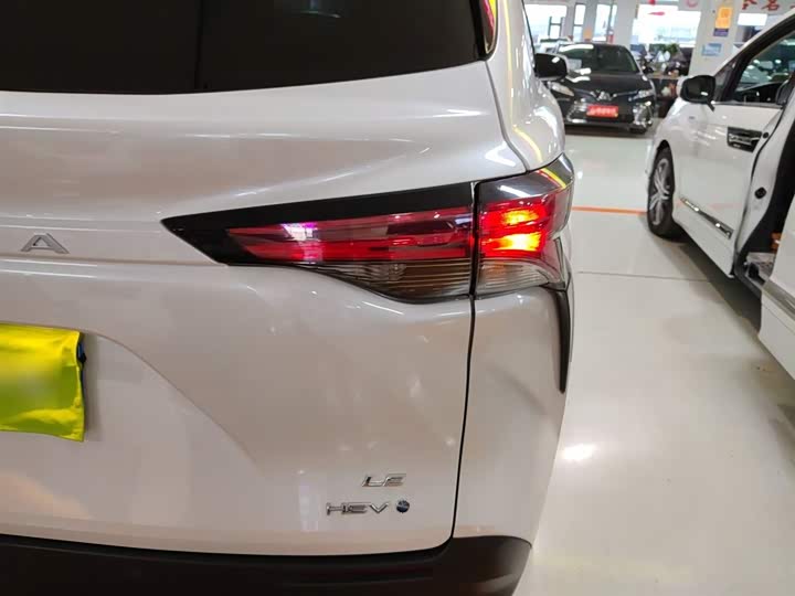 Фото 8 - Toyota Sienna