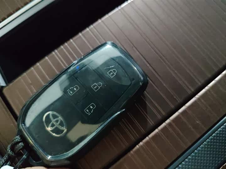 Фото 9 - Toyota Sienna