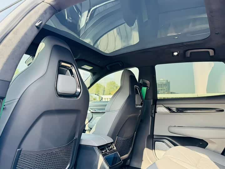 Фото 13 - Zeekr 001