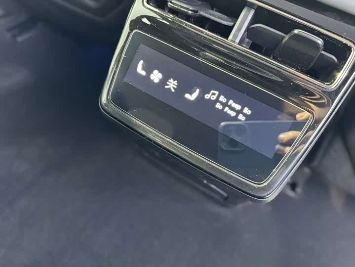 Фото 14 - Zeekr 001