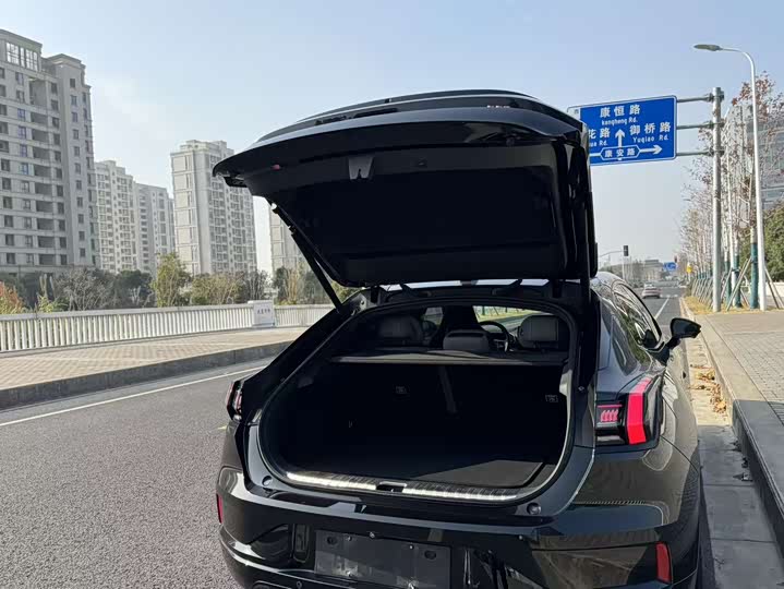 Фото 16 - Zeekr 001