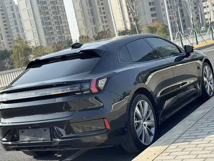 Фото 17 - Zeekr 001