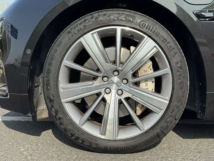 Фото 18 - Zeekr 001