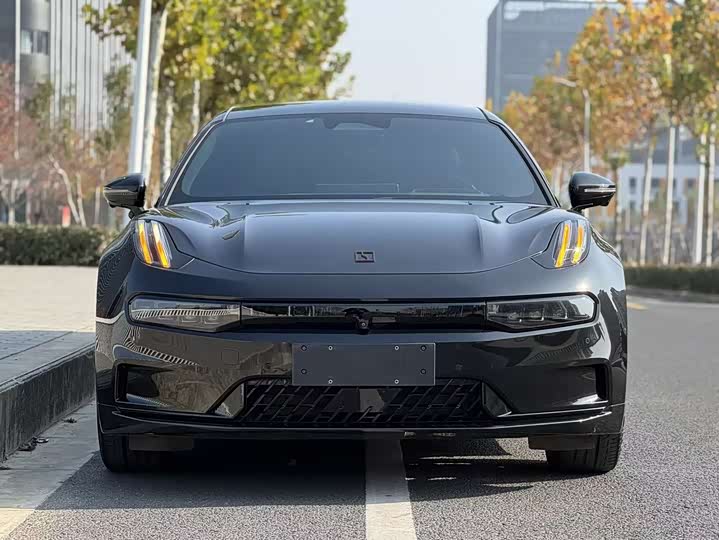 Фото 2 - Zeekr 001