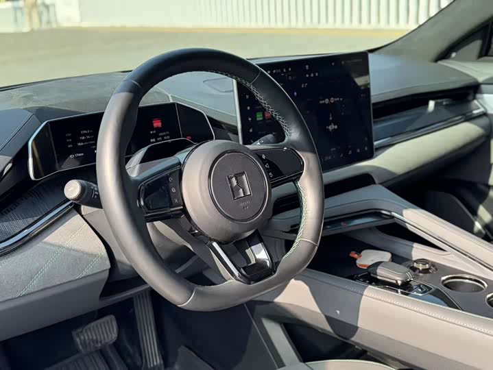 Фото 8 - Zeekr 001