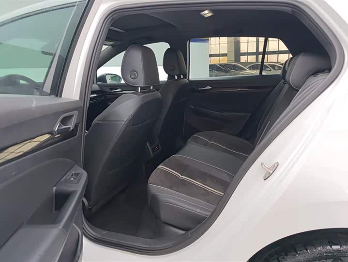 Фото 11 - Volkswagen Golf