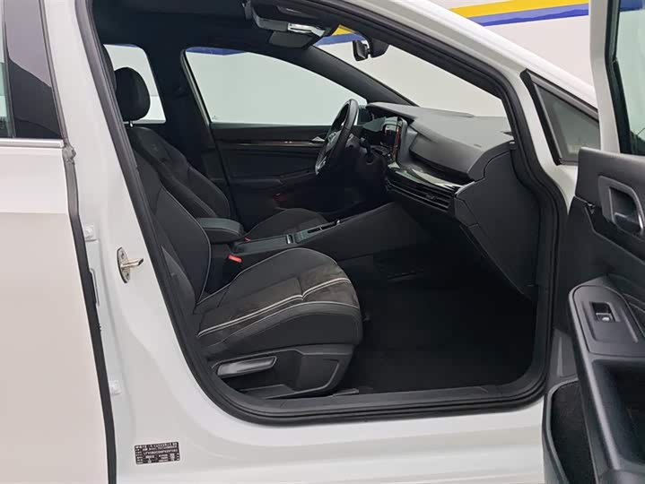 Фото 8 - Volkswagen Golf