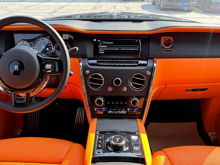 Фото 12 - Rolls-Royce Cullinan