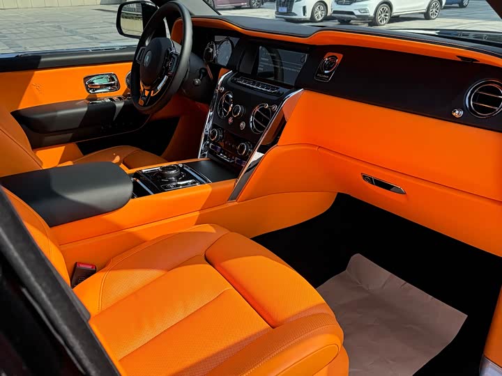 Фото 6 - Rolls-Royce Cullinan