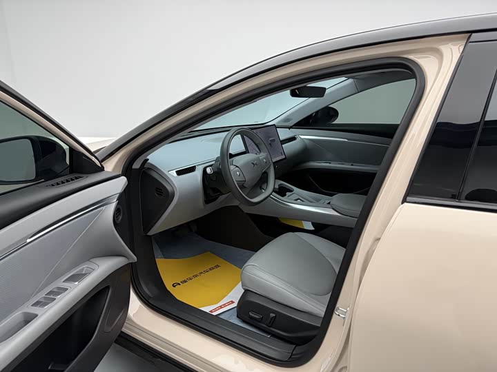 Фото 10 - XPeng Mona M03