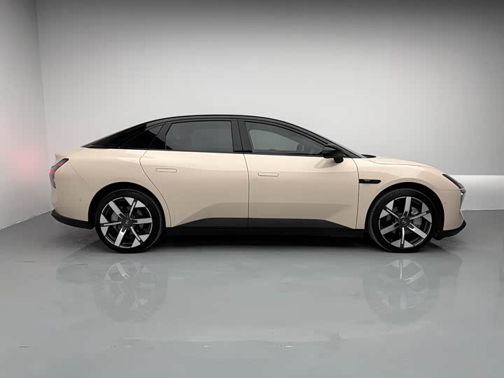 Фото 6 - XPeng Mona M03