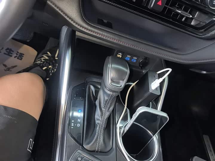 Фото 14 - Toyota Crown Kluger