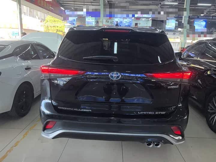 Фото 6 - Toyota Crown Kluger