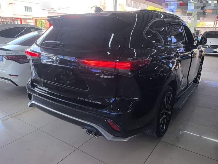 Фото 7 - Toyota Crown Kluger