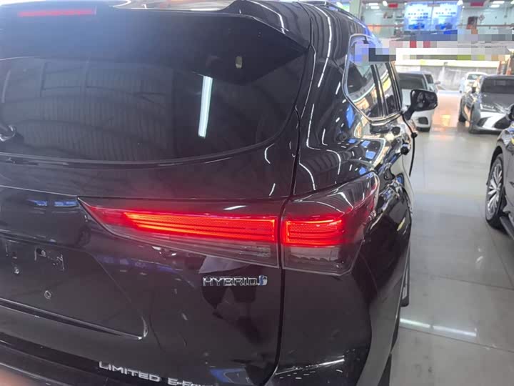 Фото 8 - Toyota Crown Kluger