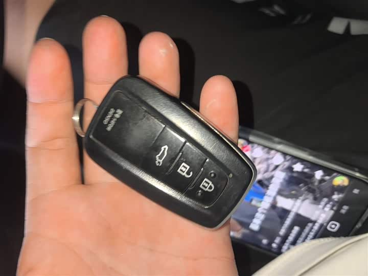 Фото 9 - Toyota Crown Kluger