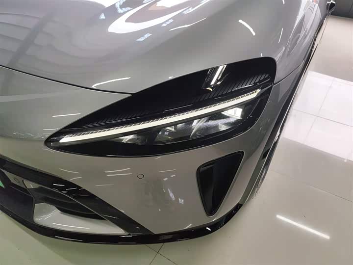 Фото 3 - Xiaomi YU7