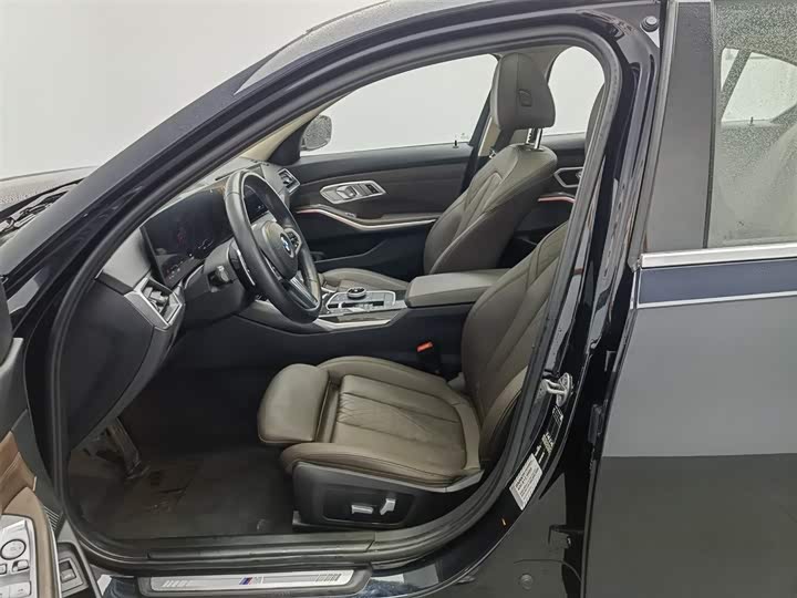 Фото 10 - BMW 3 Series