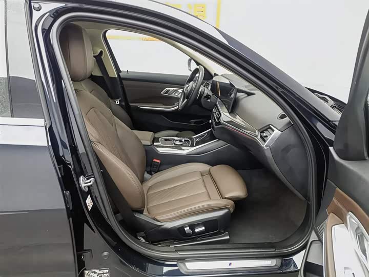 Фото 23 - BMW 3 Series