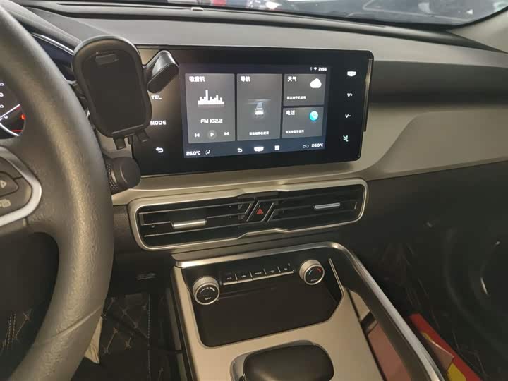 Фото 13 - Geely Coolray