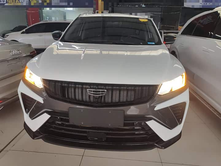 Фото 3 - Geely Coolray