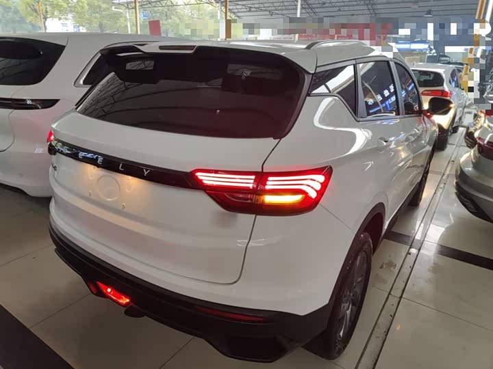 Фото 7 - Geely Coolray