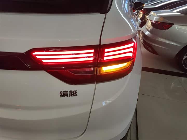 Фото 8 - Geely Coolray