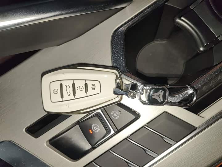 Фото 9 - Geely Coolray