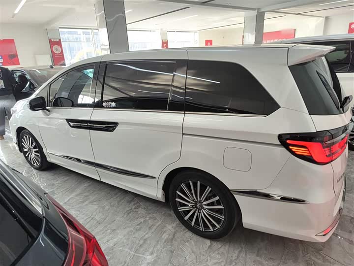 Фото 5 - Honda Elysion